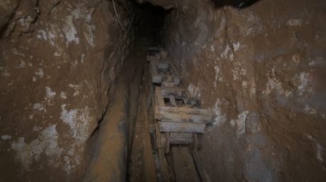צה"ל חושף מתוך המנהרה של החיזבאללה בצפון