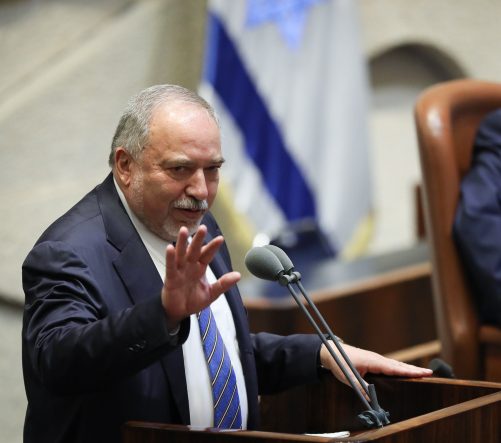 הפוליטיקאים מגיבים לליברמן: "דסבידנייה איווט"