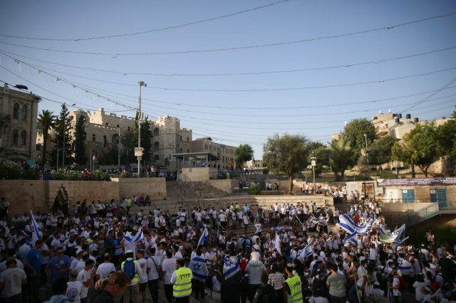 גלריית ענק: רבבות חגגו בריקוד הדגלים. תיעוד