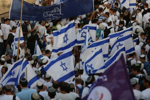 גלריית ענק: רבבות חגגו בריקוד הדגלים. תיעוד