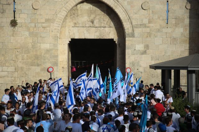 גלריית ענק: רבבות חגגו בריקוד הדגלים. תיעוד