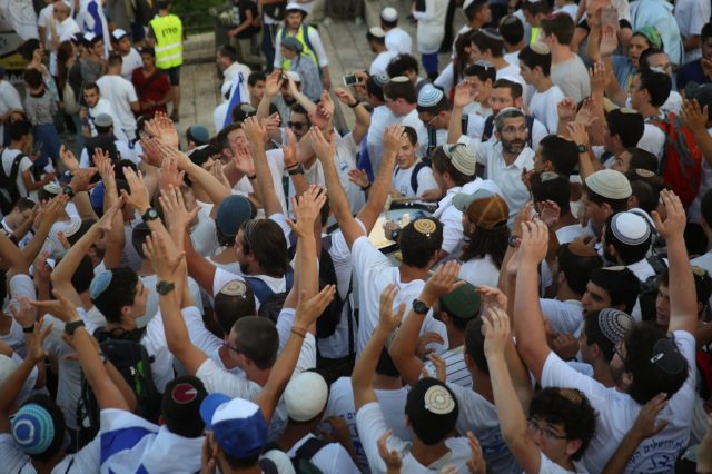 גלריית ענק: רבבות חגגו בריקוד הדגלים. תיעוד