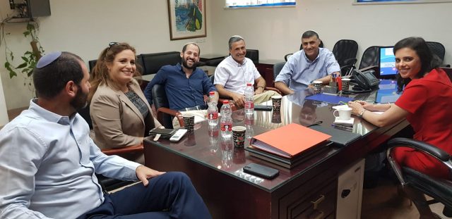 שקד ובכירי פעילי הבית היהודי (קרדיט: באדיבות המצלם)