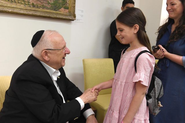 מנחמים את הנשיא ריבלין: מאות הגיעו מרחבי הארץ