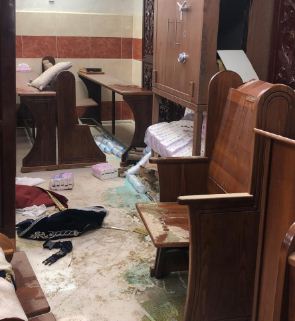 המתפללים גילו: בית הכנסת הושחת, ספרי התורה נגנבו