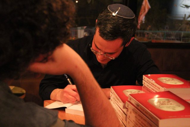 הסופר יואב בלום. מתוך דף הפייסבוק. קרדיט: אריק סולטן