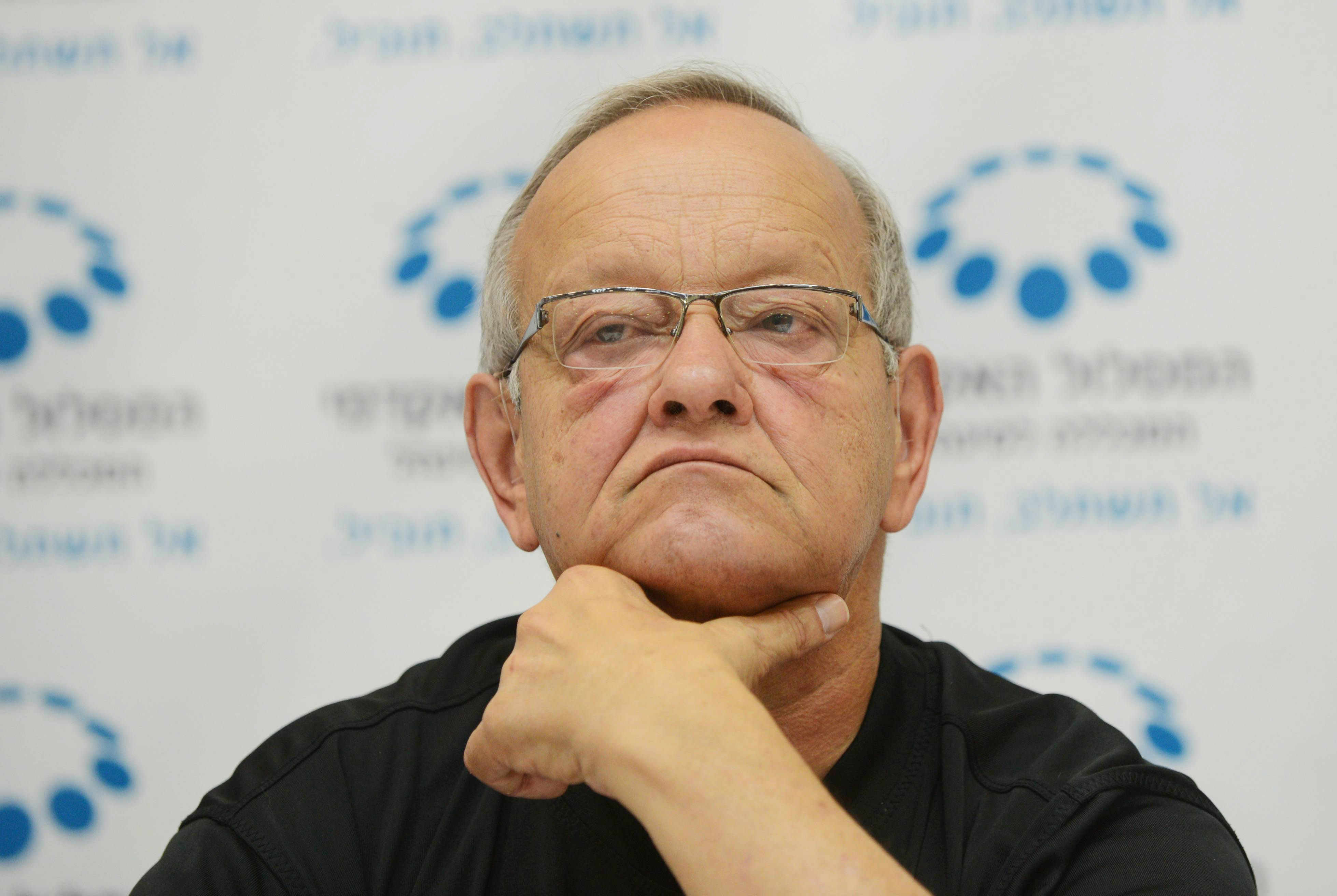 "הקמצן והפרזיט": דן שילון השתלח במשפחת נתניהו