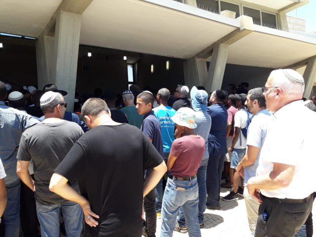 המשתתפים בהלוויה של סלומון טקה ז"ל