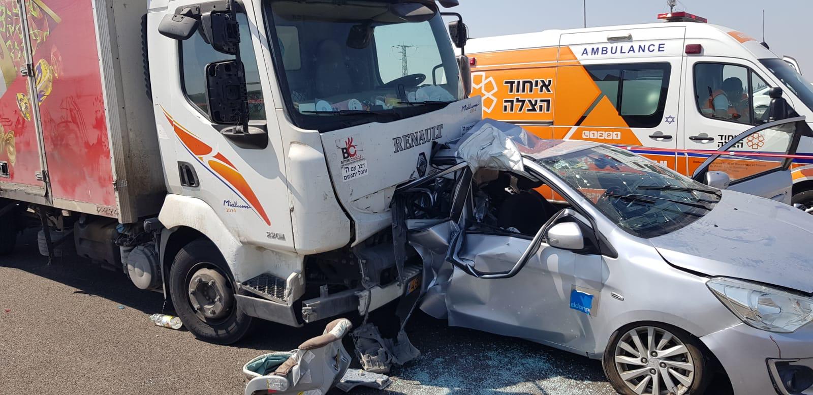 אסון כבד: הרכב עצר בצד; אם ובנה בן החודשיים נהרגו