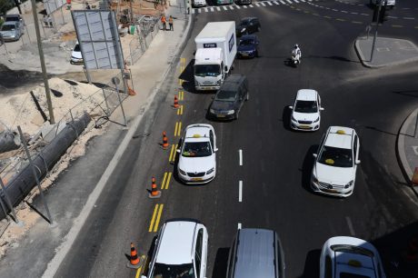בדרך לפקקים: הכניסה לי-ם נחסמה • צפו בגלריה