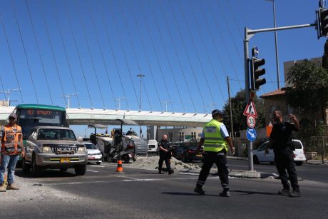 בדרך לפקקים: הכניסה לי-ם נחסמה • צפו בגלריה