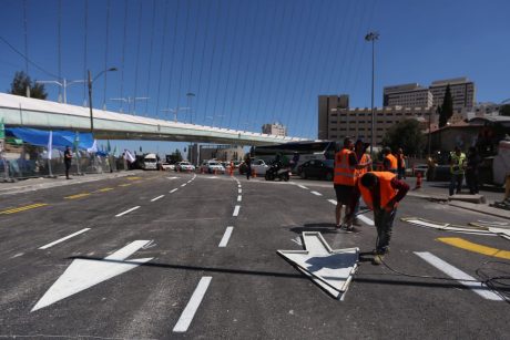 בדרך לפקקים: הכניסה לי-ם נחסמה • צפו בגלריה