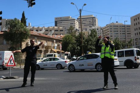 בדרך לפקקים: הכניסה לי-ם נחסמה • צפו בגלריה
