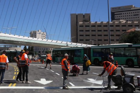 בדרך לפקקים: הכניסה לי-ם נחסמה • צפו בגלריה