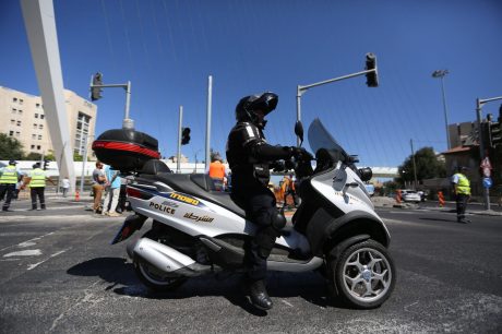 בדרך לפקקים: הכניסה לי-ם נחסמה • צפו בגלריה