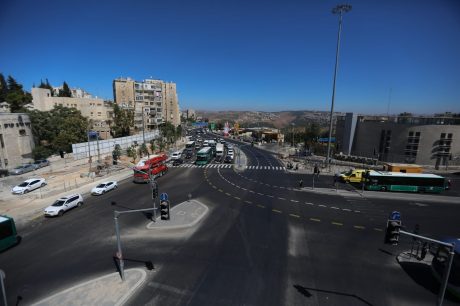 בדרך לפקקים: הכניסה לי-ם נחסמה • צפו בגלריה