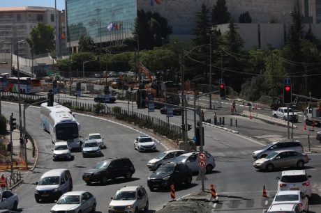 בדרך לפקקים: הכניסה לי-ם נחסמה • צפו בגלריה