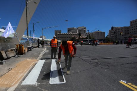 בדרך לפקקים: הכניסה לי-ם נחסמה • צפו בגלריה