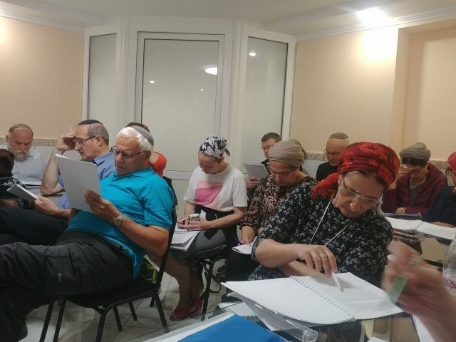לומדים.