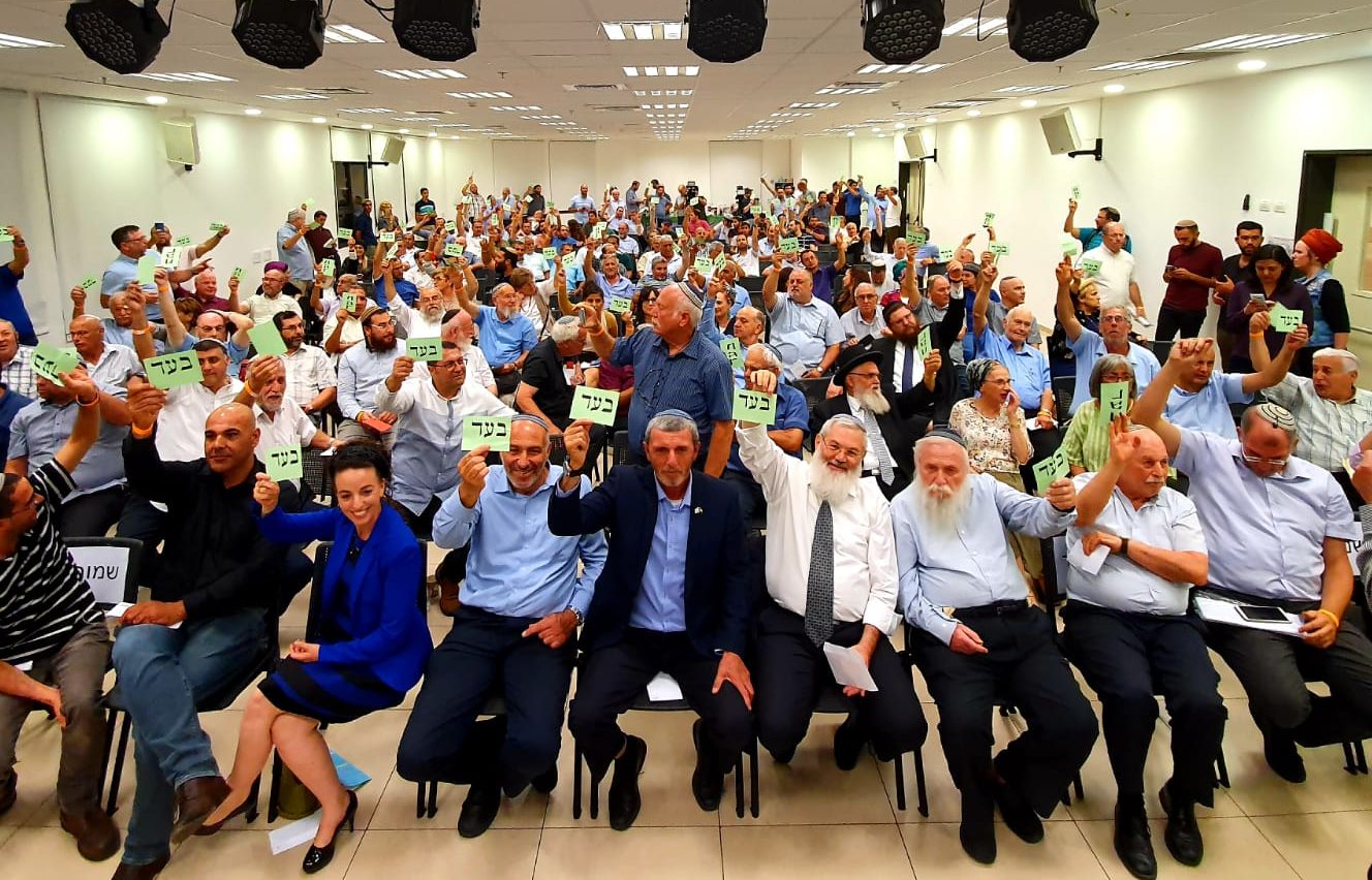 רצים ביחד: אושר ההסכם עם הימין החדש