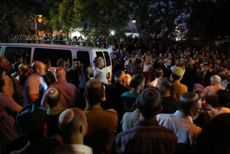 יואב שורק: "לא יכול להיזכר בשנים איתך ולא לחייך"