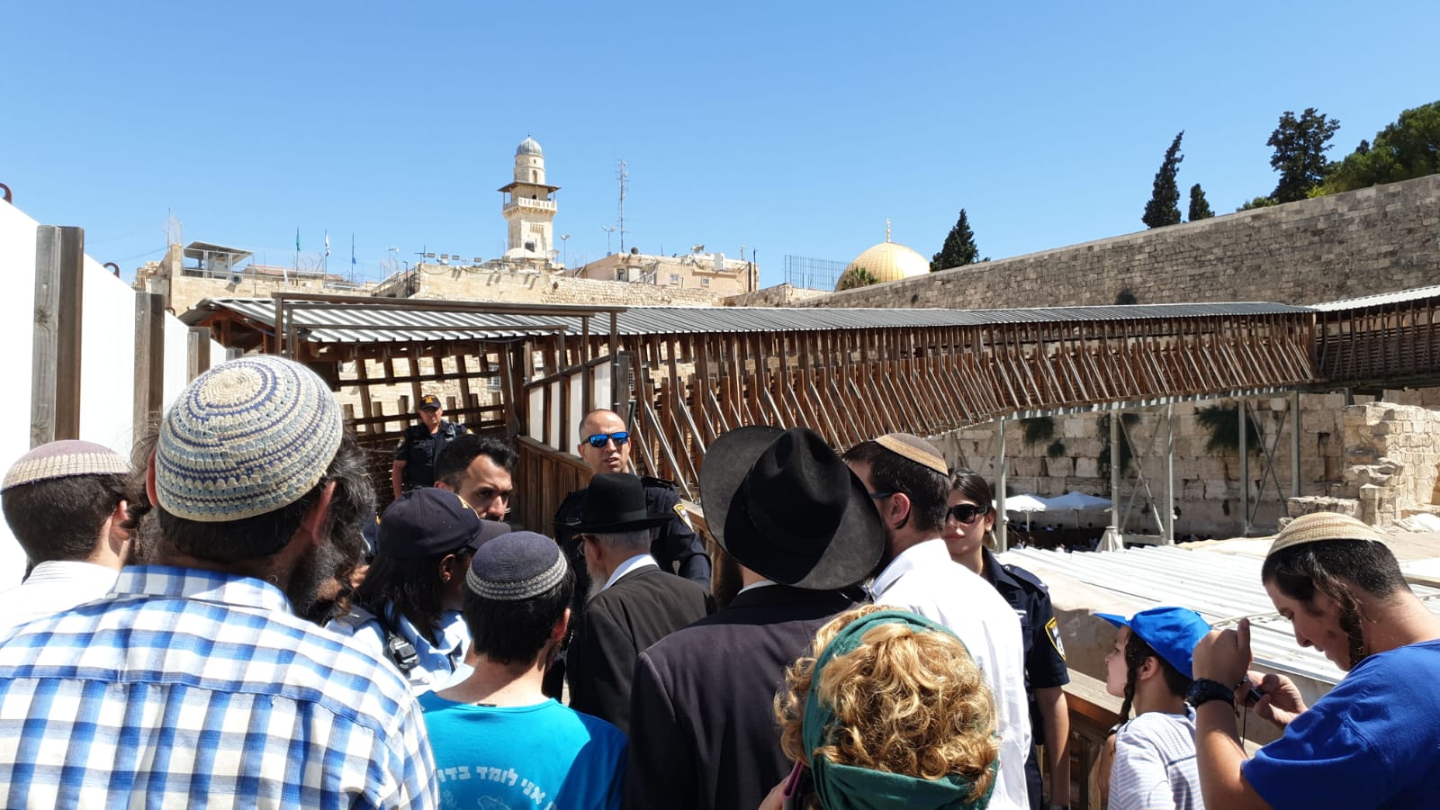 למרות המהומות | המשטרה פתחה את הר הבית ליהודים