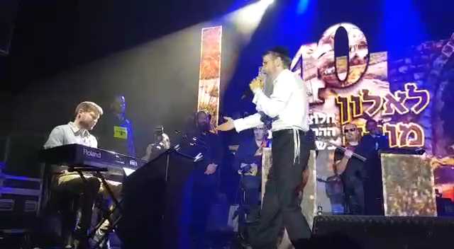 צפו: בצלאל סמוטריץ מנגן 'תניא' לאברהם פריד