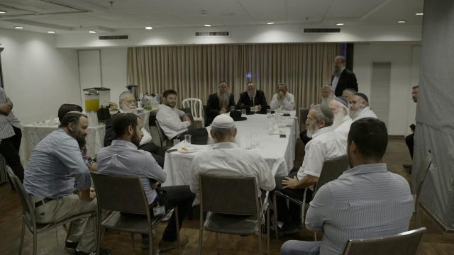 הרבנים החרד"לים התכנסו, והכריזו על תמיכה ב'ימינה'