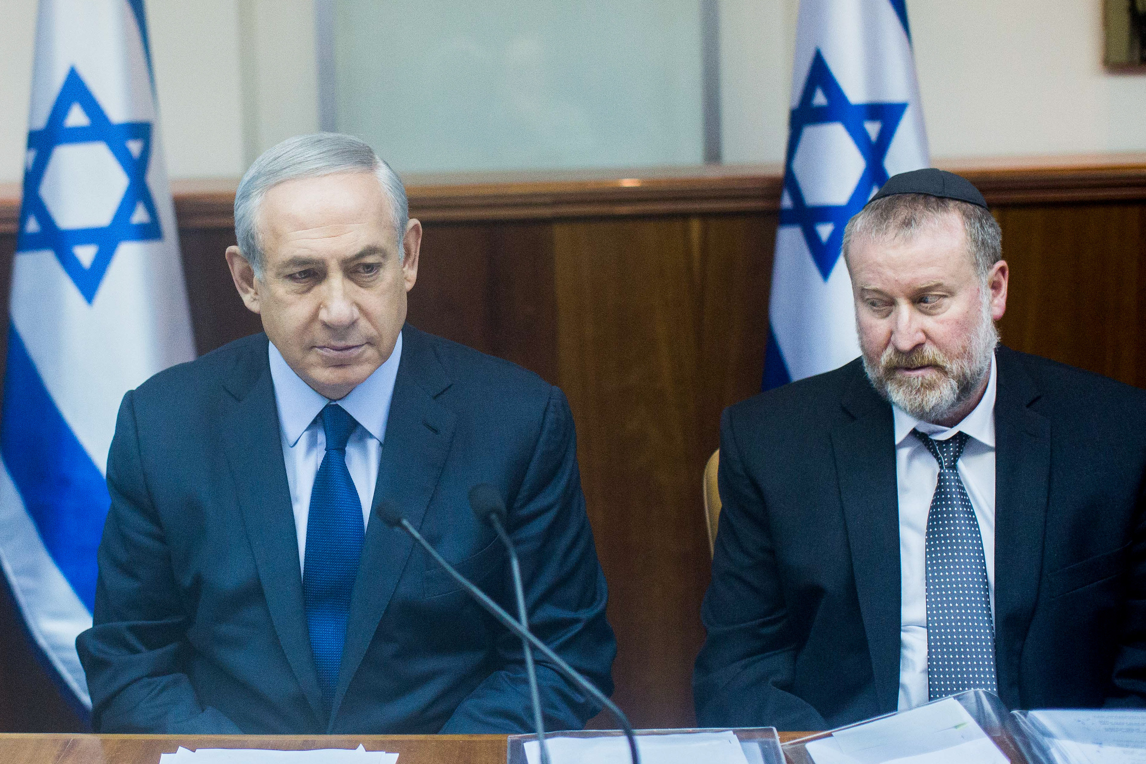 מנדלבליט: נבחן את בקשת נתניהו לחקור את ההדלפות