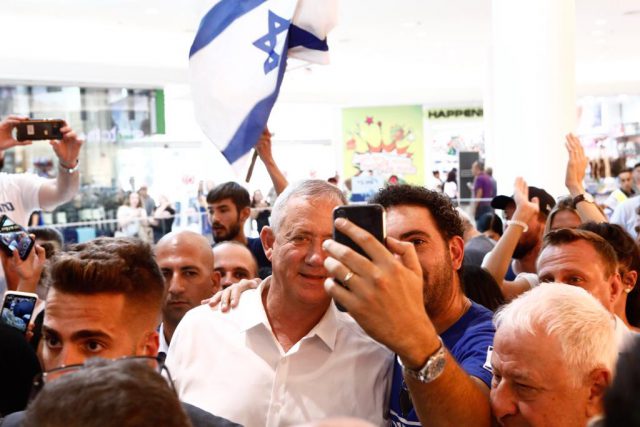 גנץ בקניון חיפה