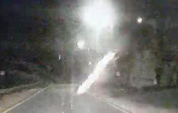 צפו: בקבוקי תבערה מושלכים לעבר רכב בשומרון
