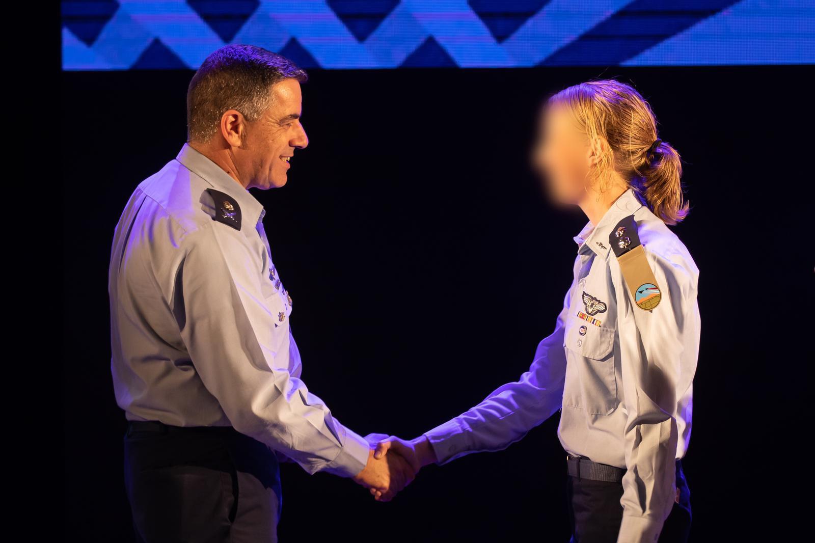 היסטוריה בחיל האוויר: מפקדת לטייסת טיסה