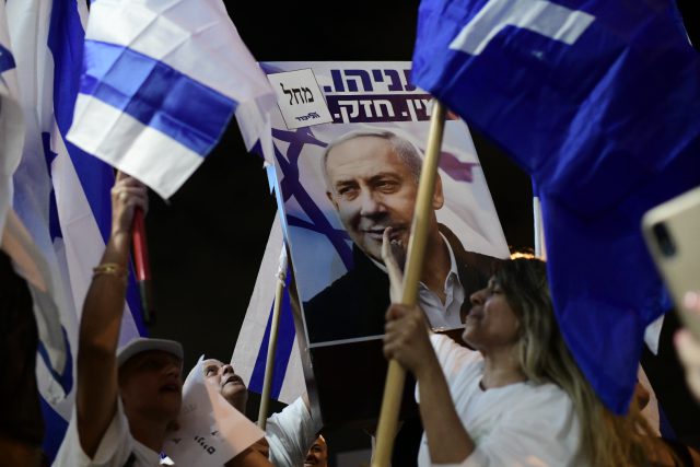 לקראת השימוע: פעילי ליכוד הגיעו להפגין נגד מנדלבליט
