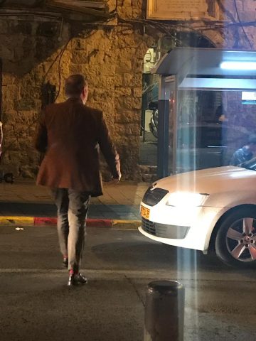 זוכה האוסקר מבלה במחנה יהודה • תמונות בלעדיות
