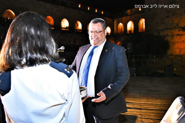 מזל טוב: משה ליאון חגג יום הולדת עם חיילי צה"ל