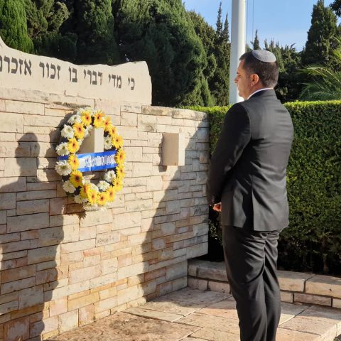 אופיר סופר באזכרה בחיפה