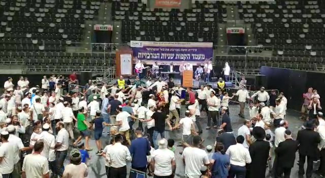 כך תחגגו שמחת תורה כהלכתו, מבלי להפר את ההנחיות