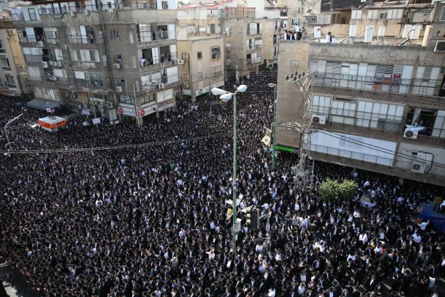 גלריה: רבבות בהלוויית הרב ניסים קרליץ זצ"ל