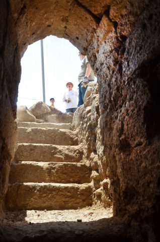 גרם המדרגות של הקריפטה – מבט מבפנים.