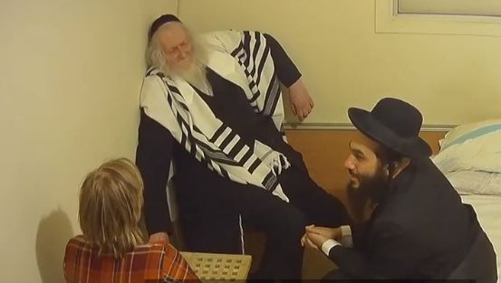 'עוברת את גיל 100'•מזעזע: צפו בתחקיר על הרב ברלנד