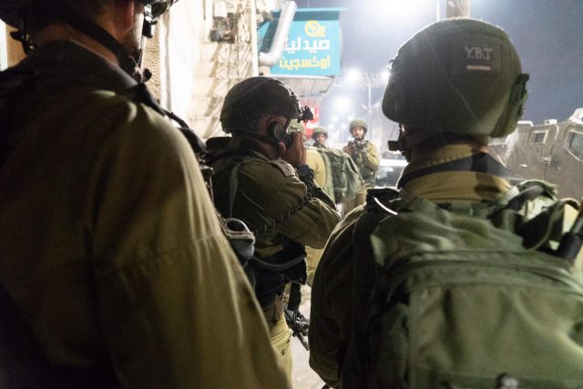 צפו: נהרס ביתו של המחבל שרצח את לוחם צה"ל