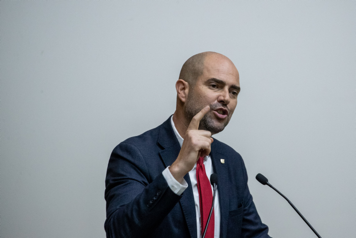 החרמת הניידים: אוחנה יכנס מסיבת עיתונאים מיוחדת