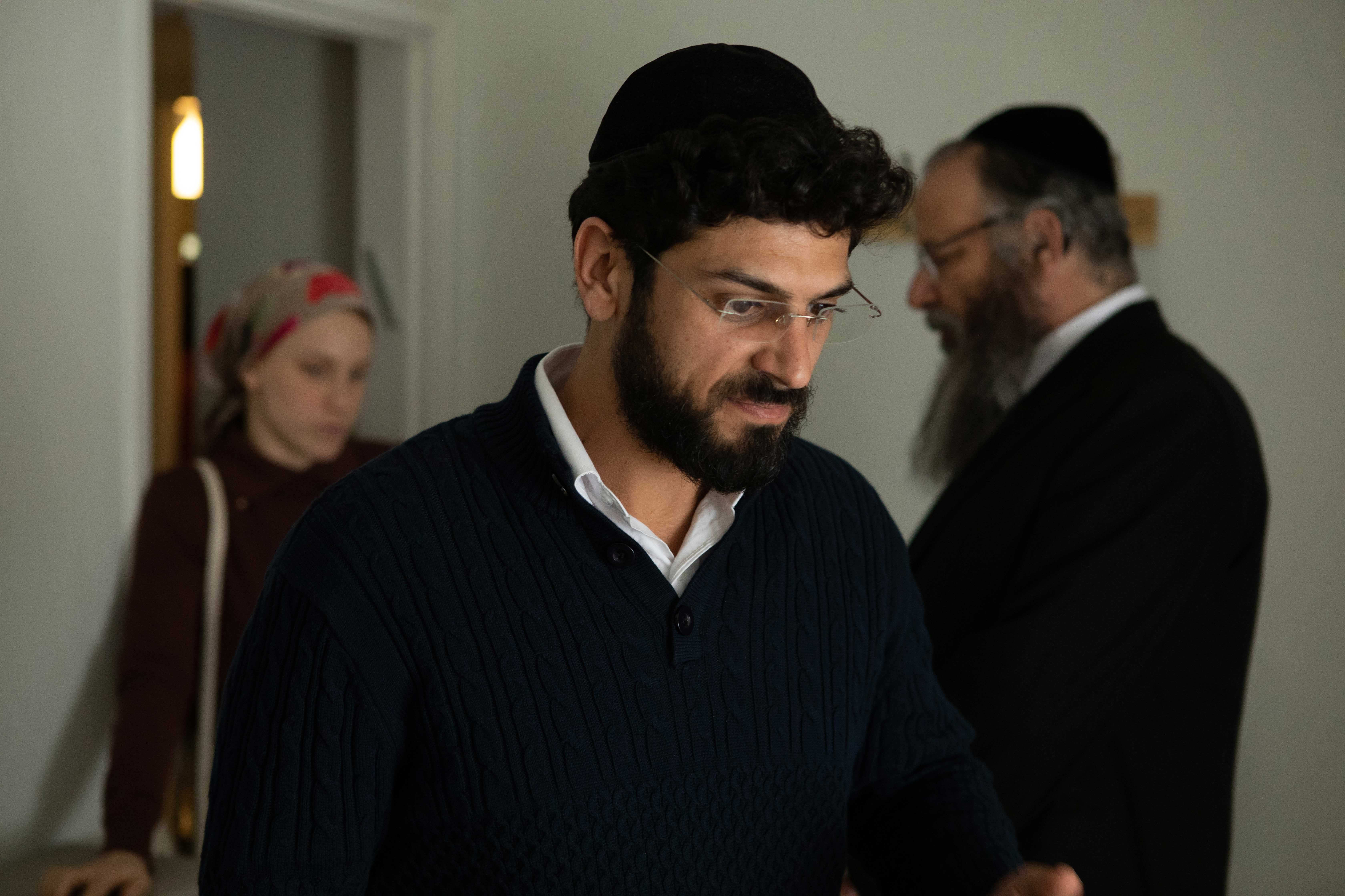 צפו: כשאביב אלוש הפך ל'מתיר עגונות' | פרק 1