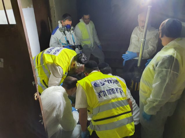 מתנדבי זק"א ת"א מטפלים בגופה
