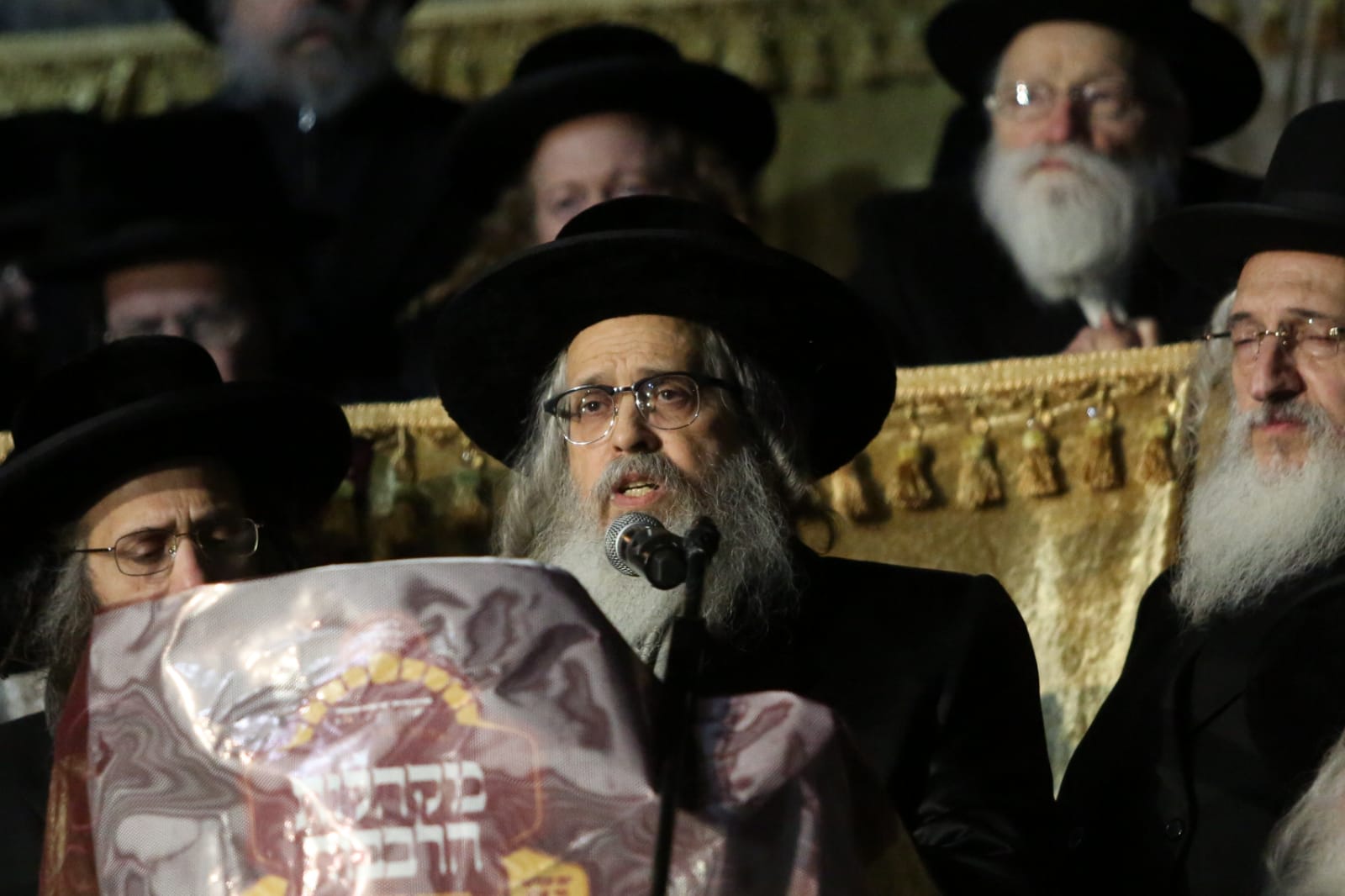 "מוכרים את התורה בשביל לשבת בממשלה"