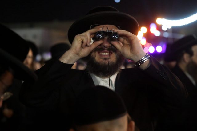 צפו: אלפים קיבלו את האדמו"ר האנטי ציוני בירושלים