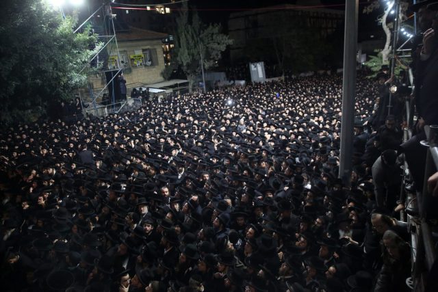צפו: אלפים קיבלו את האדמו"ר האנטי ציוני בירושלים