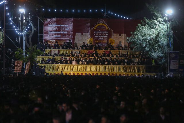 צפו: אלפים קיבלו את האדמו"ר האנטי ציוני בירושלים