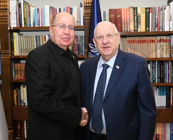 יעלון וריבלין הבוקר בבית הנשיאקרדיט