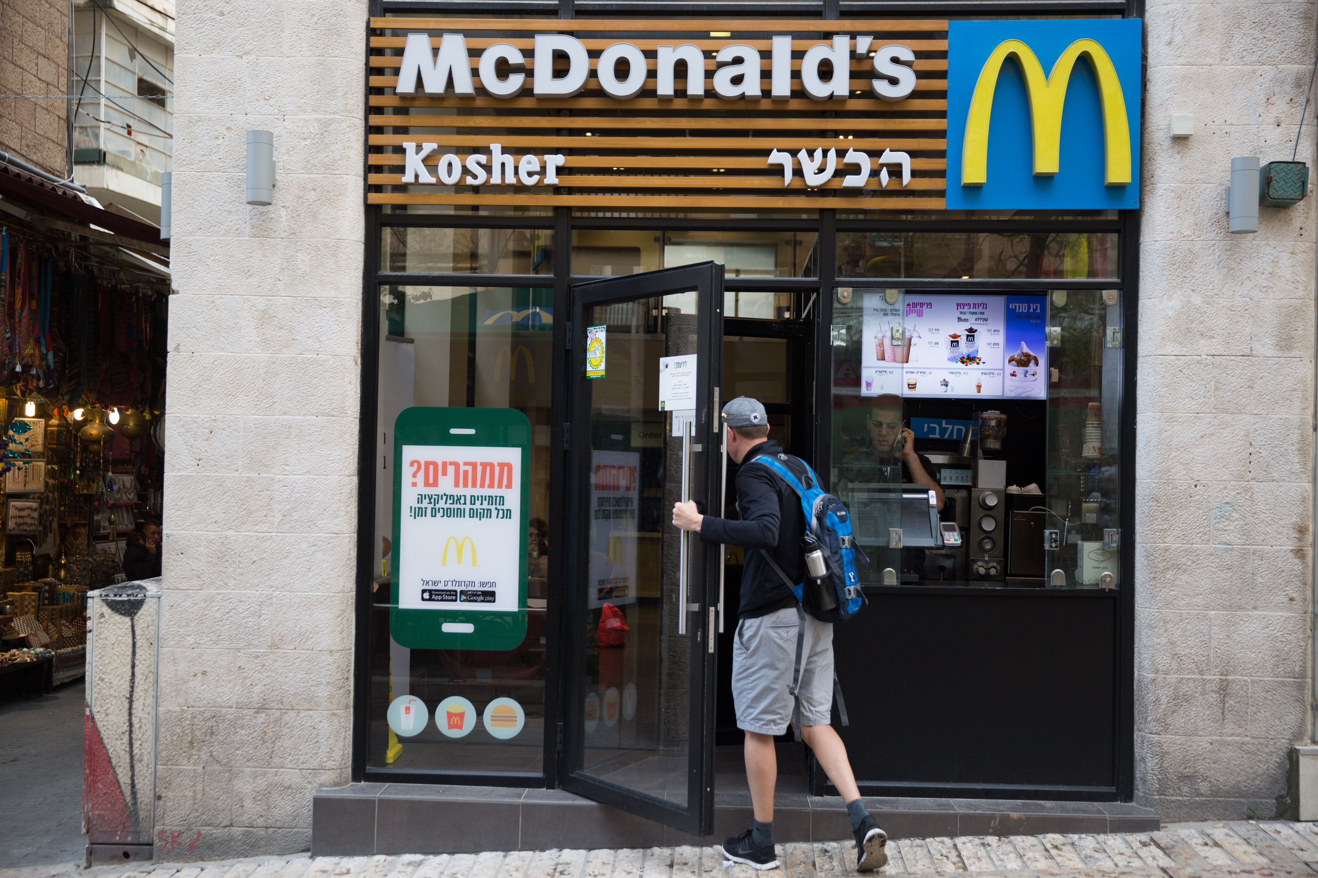 הרבנות נתנה הכשר לסניף מקדונלד'ס הפתוח בשבת